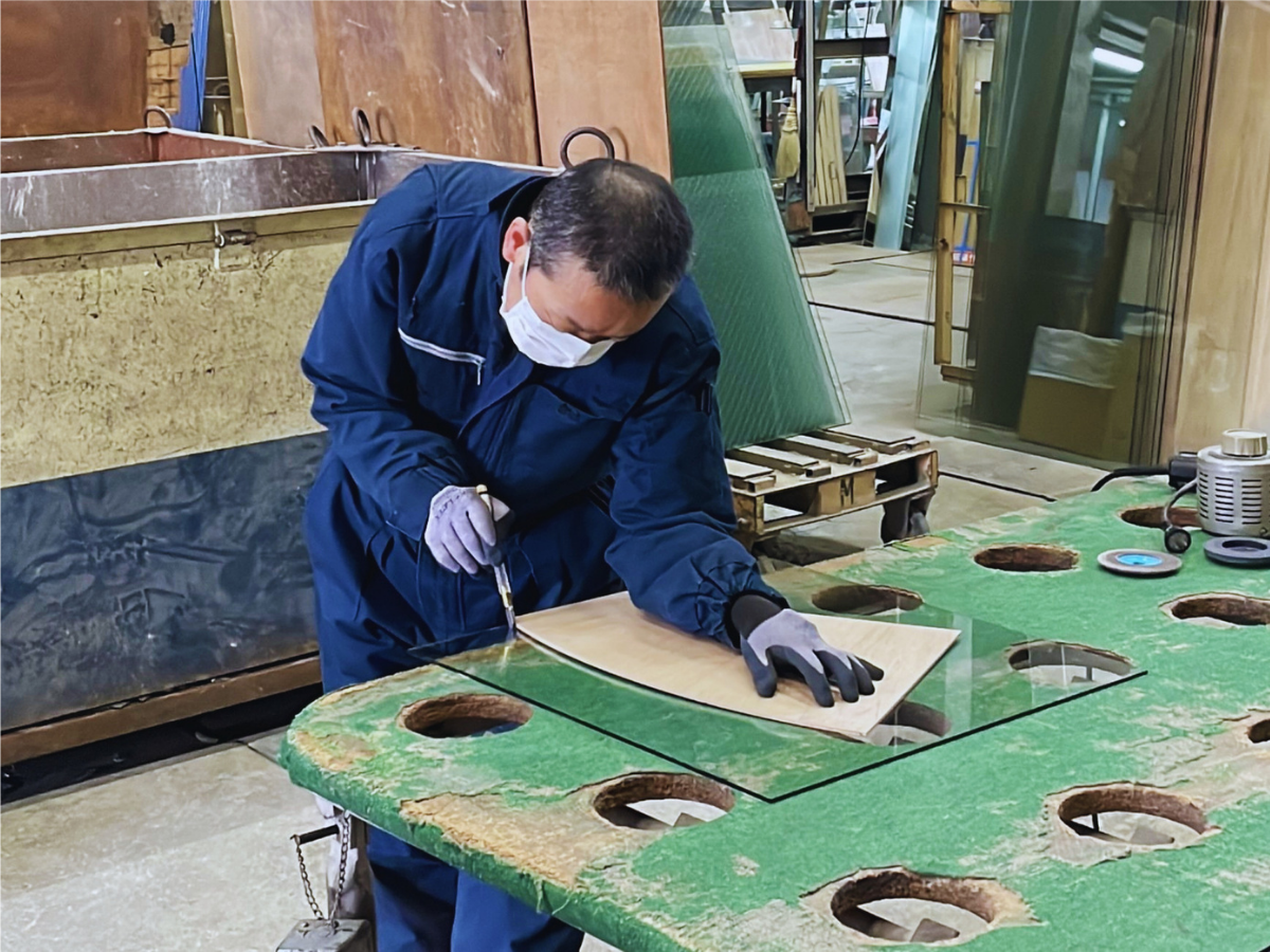 サイズ・形状に合わせたガラス加工の施工イメージ